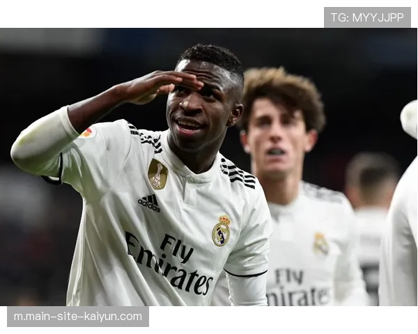 纵深跑动撕裂防线 维尼修斯屡次冲击本菲卡身后空当